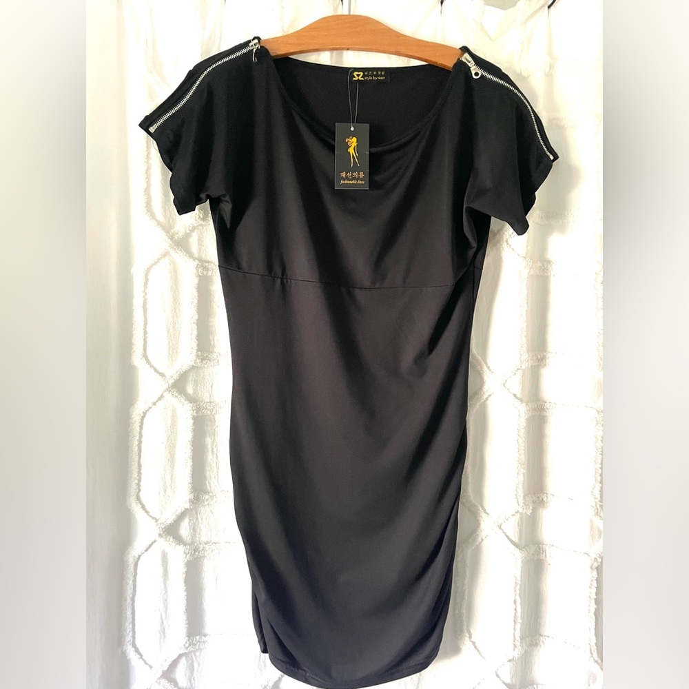 Black Short Sleeve Sheath Dress with Shoulder Zipper Detail